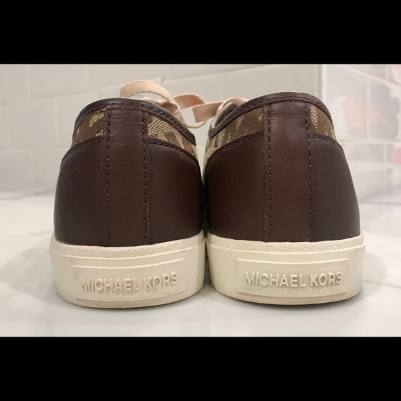 Michael Kors Logo City Sneaker - Picture 5 of 8